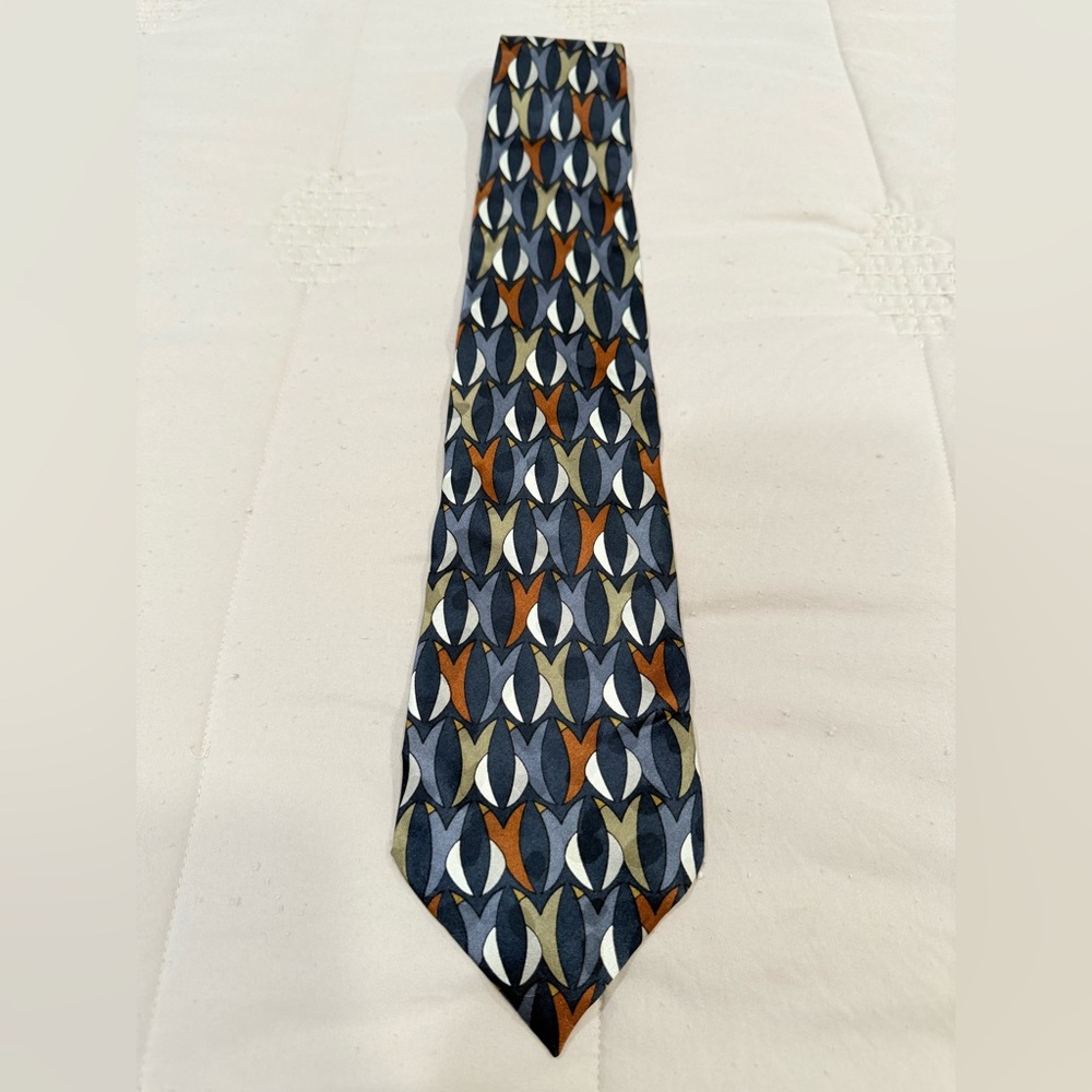 Zinc 100% silk tie. Navy background with unique geo print. Perfect condition